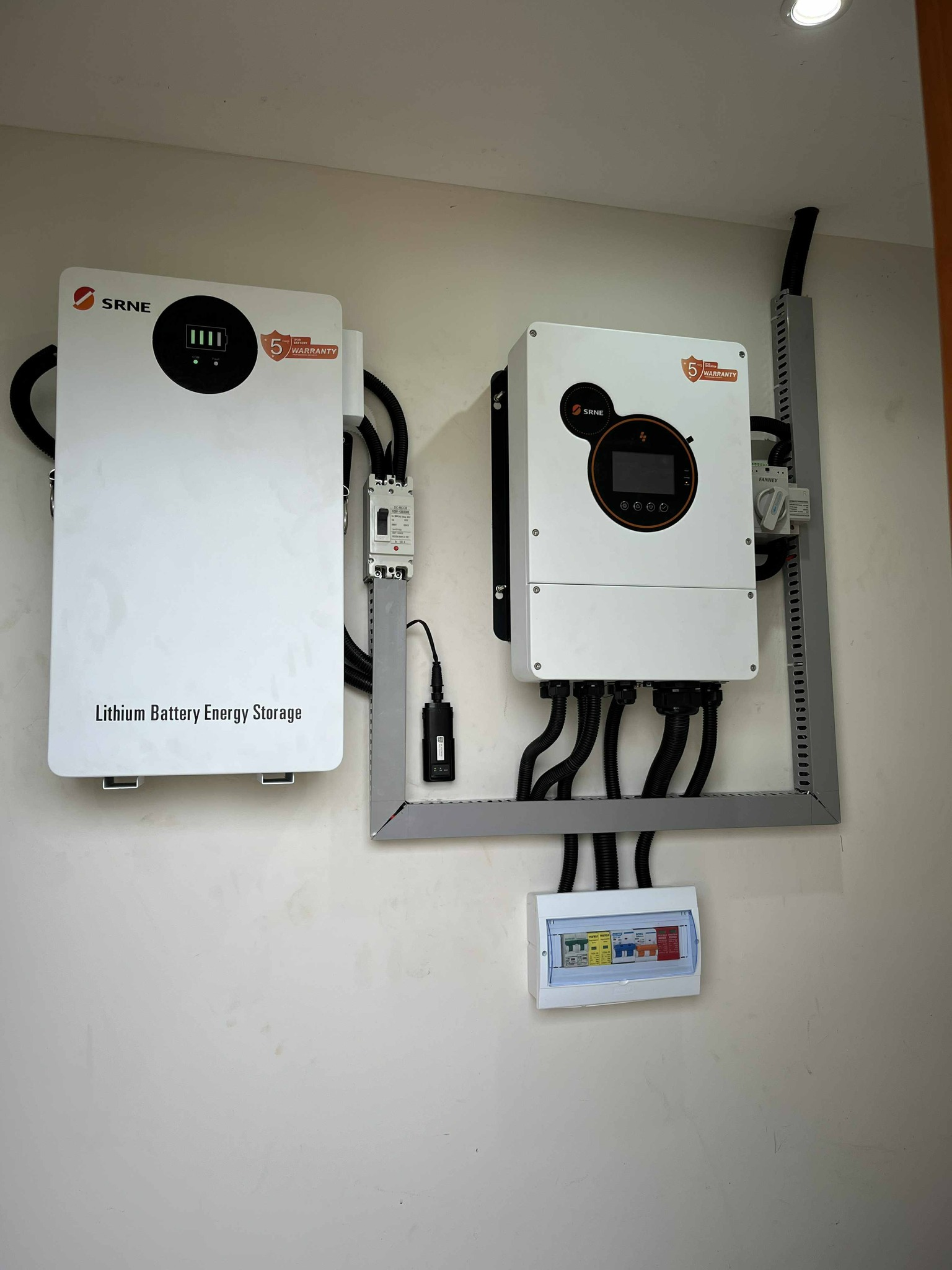 太陽能控制器與逆變器如何實現高效協同運轉